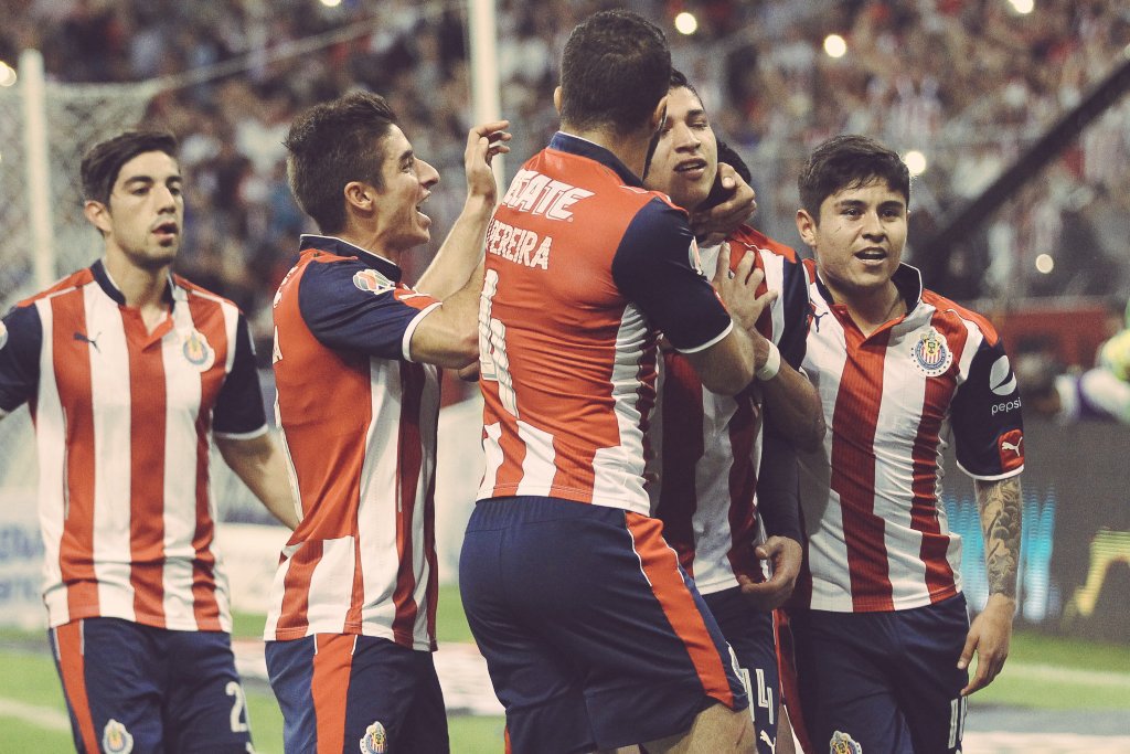 Las Chivas de Guadalajara derrotaron 2 a 1 al Atlas en el clasico tapatio